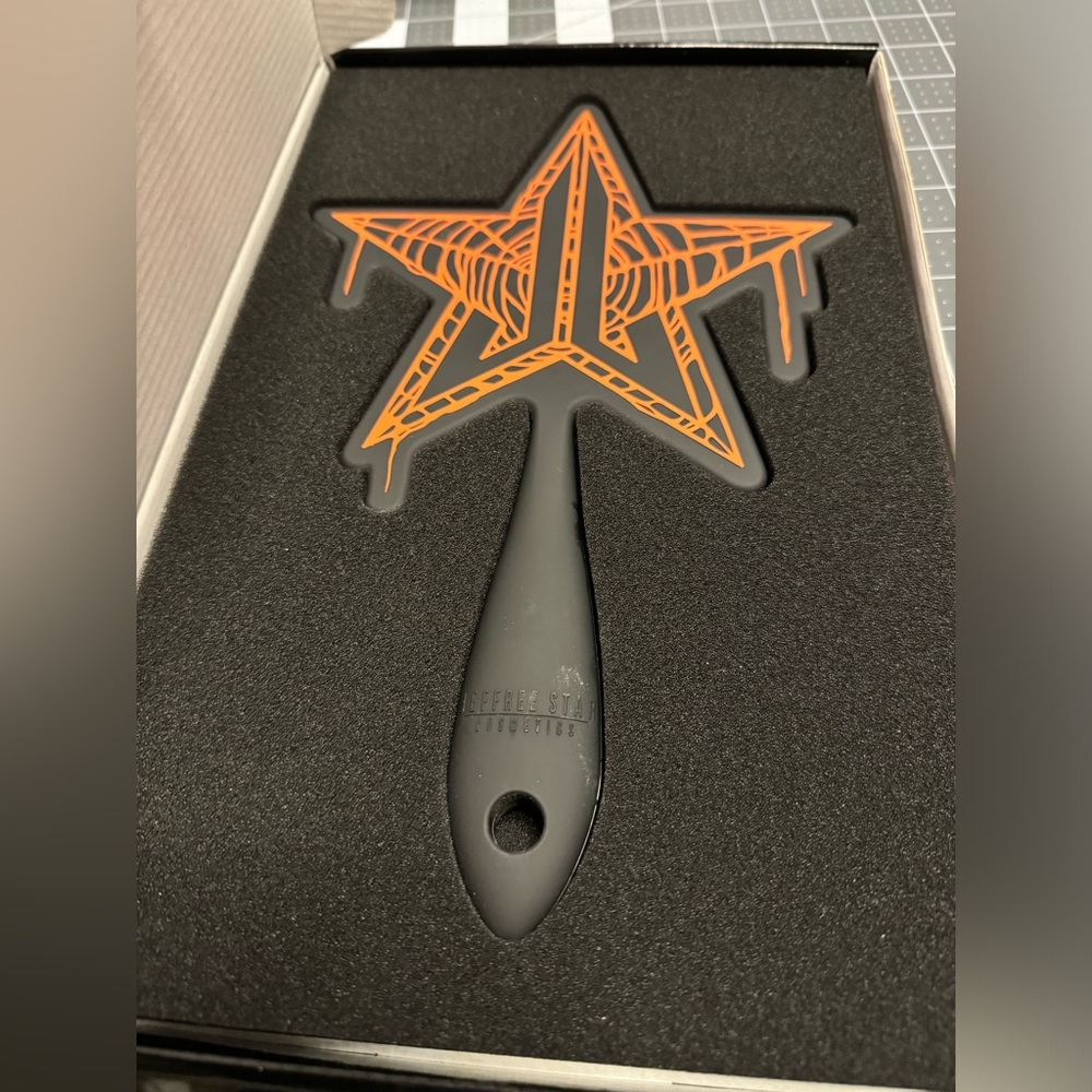 🌟Jeffree Star🌟 weirdo spider web mirror soft touch
